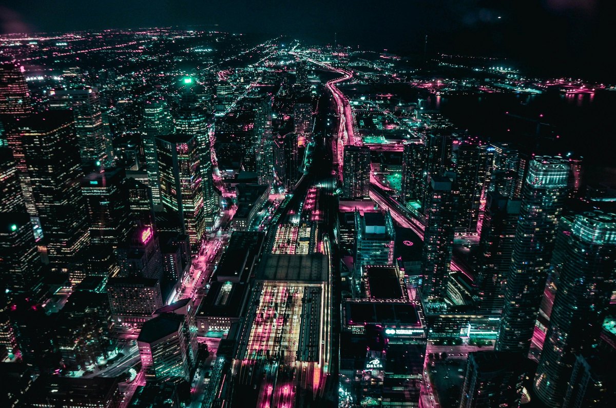 Dvojfaktorová autentifikácia (2FA): Hodnotenie bezpečnosti a UX (SMS vs. Aplikácia vs. Hardvér)